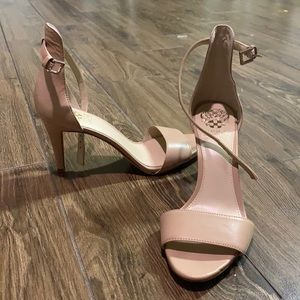 Vince Camuto nude heels size 7.5 great condition